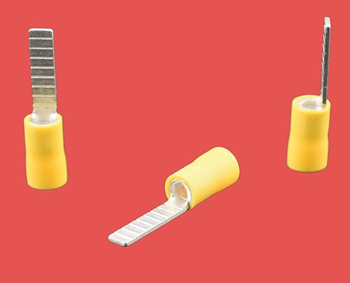 Yellow insulated blade terminals for 4.0–6.0mm² wire sizes.